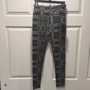 90 Degree By Reflex Black & White Geometric Print Leggings